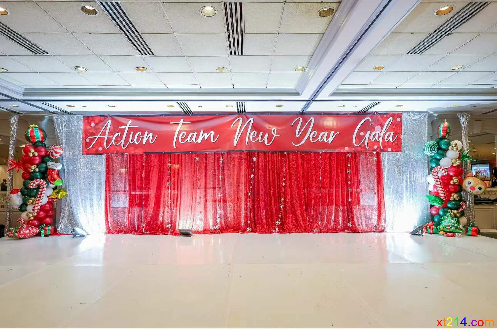 开场全景：会场整体氛围