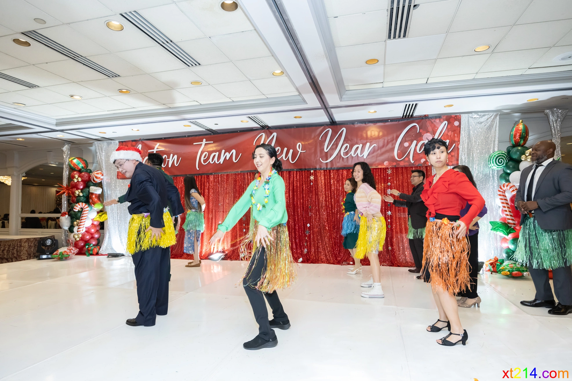 全场热舞开场：舞池开启